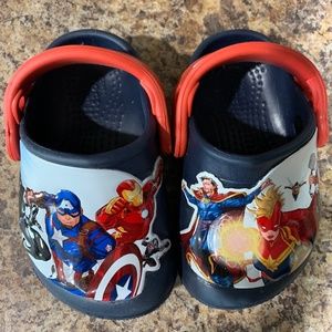 Avengers crocs 4c